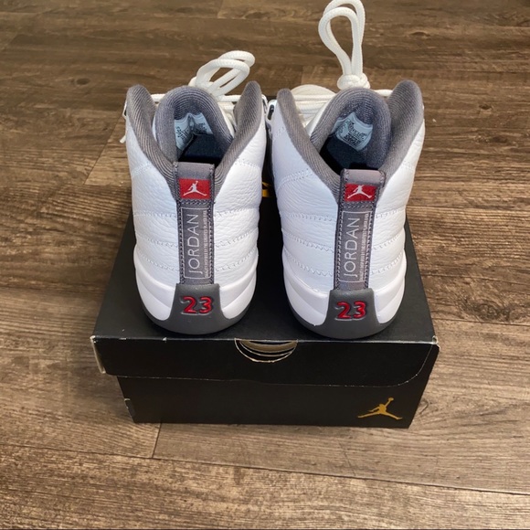 Jordan Retro 12 White Dark Grey - Picture 5 of 8